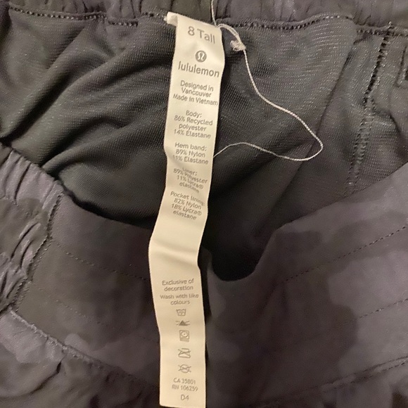 Lululemon incognito camo hotty hot size 8   4” - Picture 3 of 3